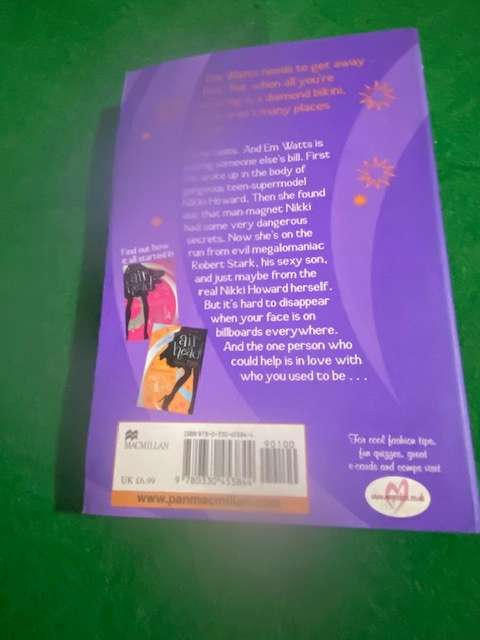 AIR HEAD RUNANWAY NOVEL BY MEG CABOT