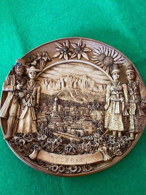 23 cm Carved Wood vintage Bolzano Italy Wall Plate