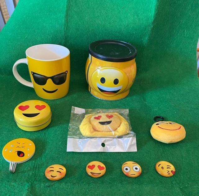 SMILEY FACE GIFT PACK