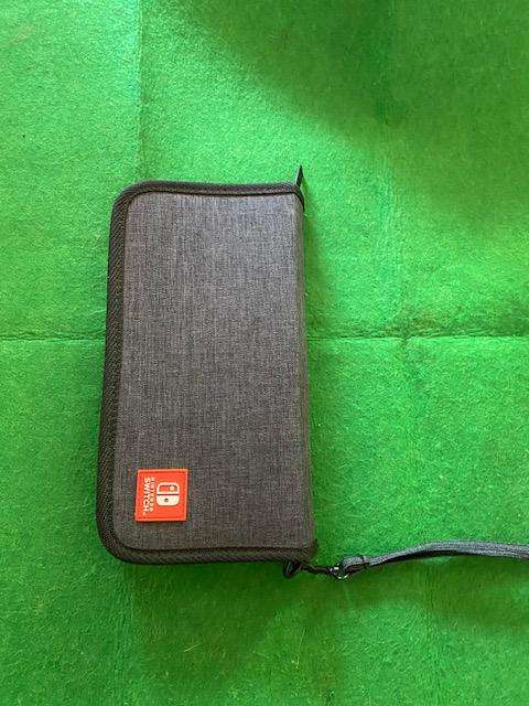 NINTENDO SWITCH CONSOLE AND GAME CASE CARRY BAG
