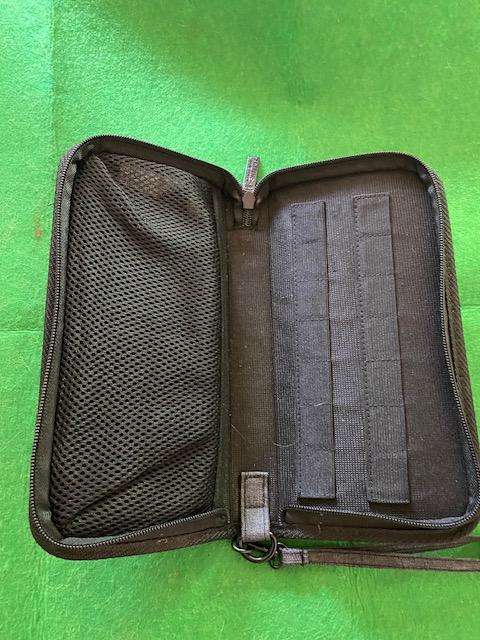 NINTENDO SWITCH CONSOLE AND GAME CASE CARRY BAG