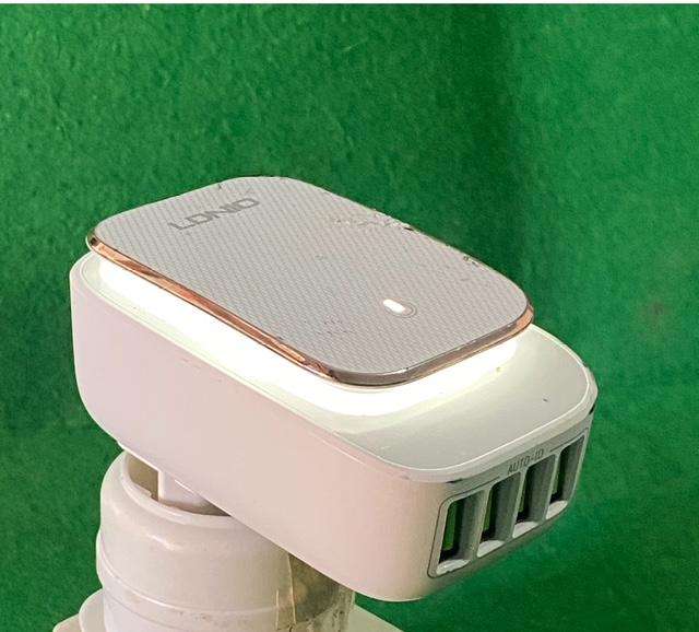 4 USB HUB WITH TOUCH  LIGHT