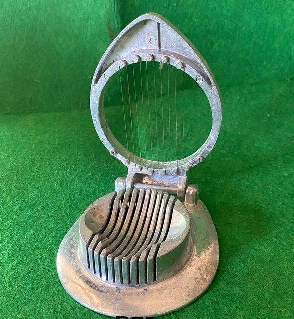 VINTAGE HEAVY ALUMINIUM 10 SLICE EGG CUTTER