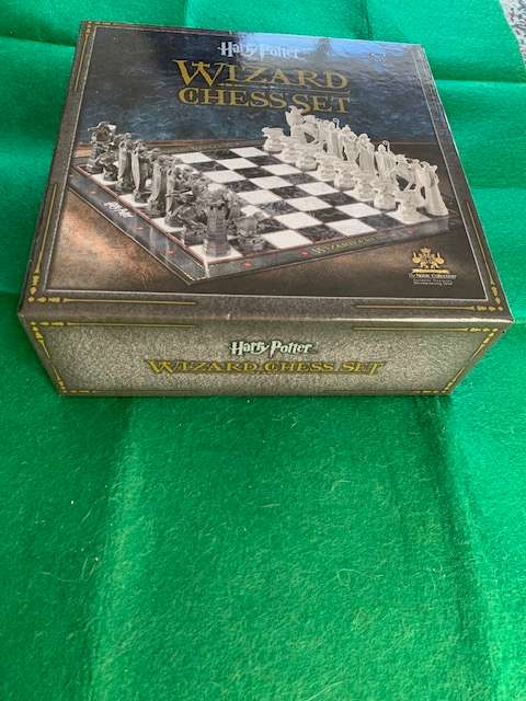 Harry Potter THE NOBLE COLLECTION WIZARD CHESS SET