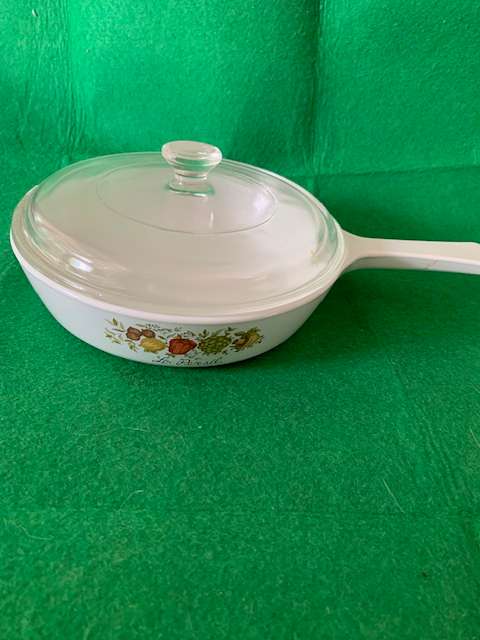 Vintage corning ware small casserole La Persil round with handle