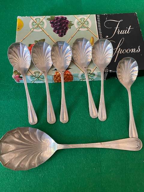 SIPELIA RUSTLESS NICKEL SILVER SHEFFIELD ENGLAND FRUIT SPOONS