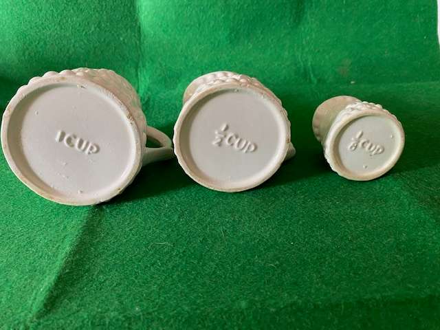VINTAGE PORCELEIN MEASURING CUPS WITH GRAPE DESIGN