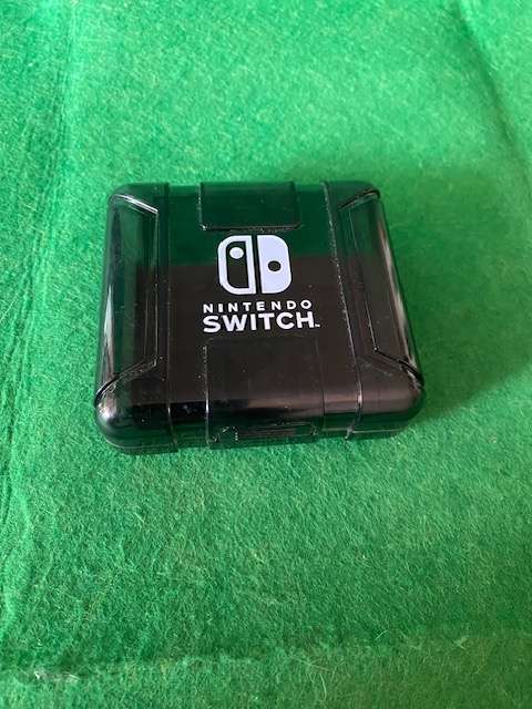 BRANDED NINTENDO SWITCH  DE-LUXE HARD COVER GAME CASE (24)