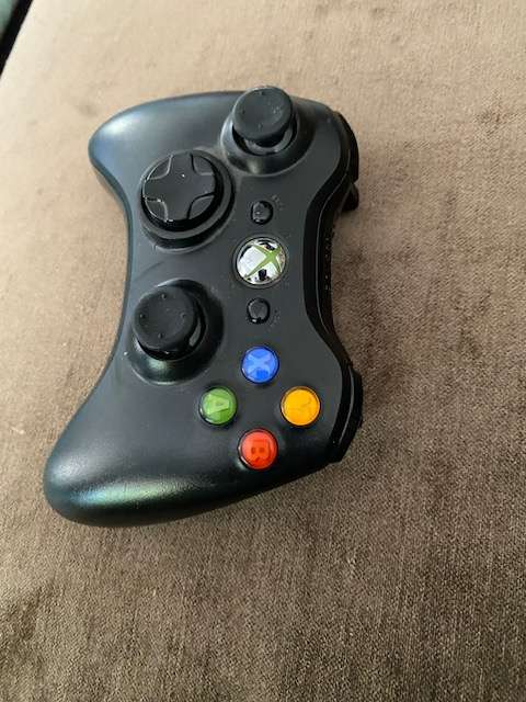 X BOX 360 WIRELESS OR WIRED CONTROLLER