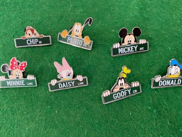 WDW STREET SIGN PINS SET OF 7