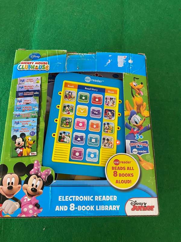 DISNEY ELECTRONIC READER WITH 8 BOOKS