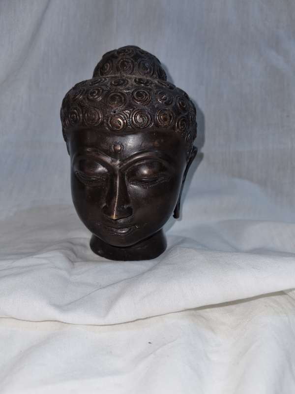 Antique Bronze Thai Buddha head ??
