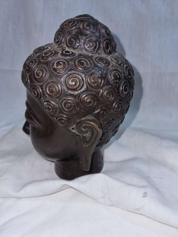 Antique Bronze Thai Buddha head ??
