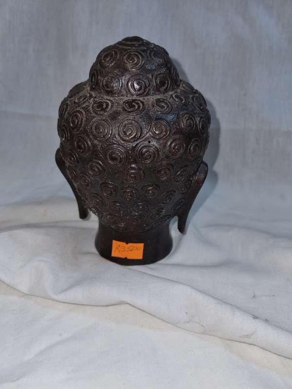 Antique Bronze Thai Buddha head ??