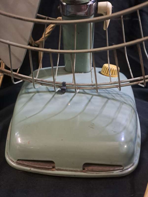 Green electric retro big desk fan (working)
