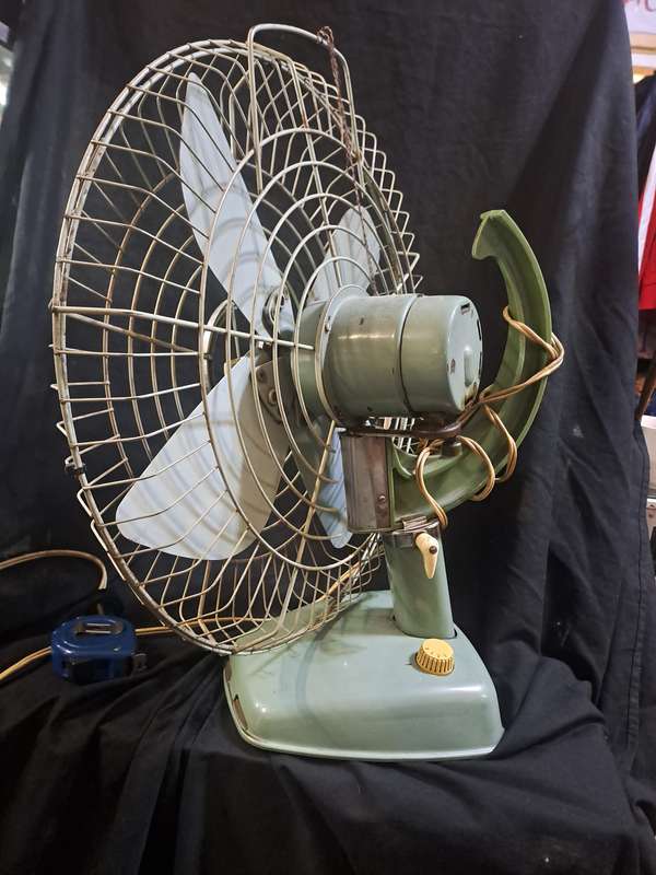 Green electric retro big desk fan (working)