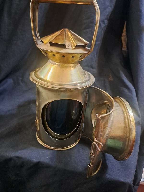 Railway signal lamp