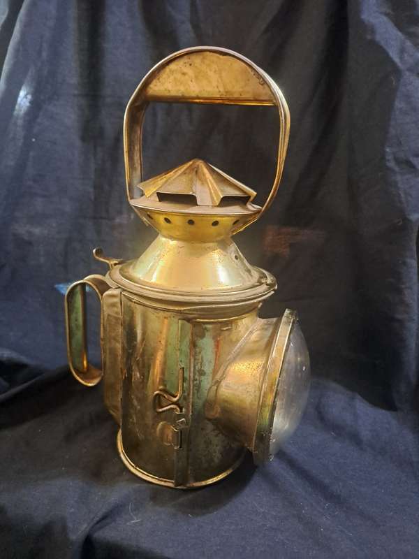 Railway signal lamp