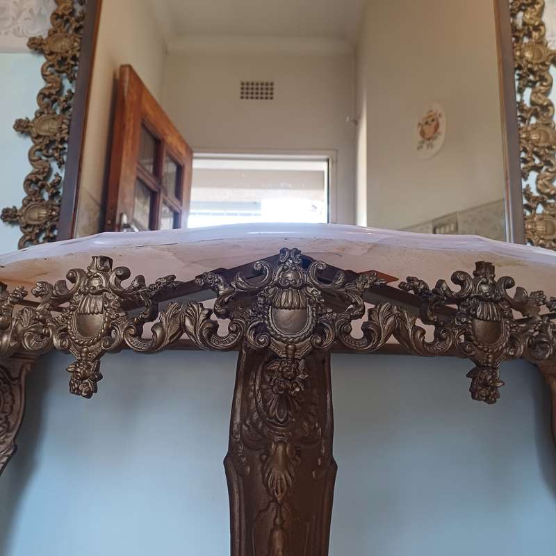 Solid brass an mable half moon entrace table