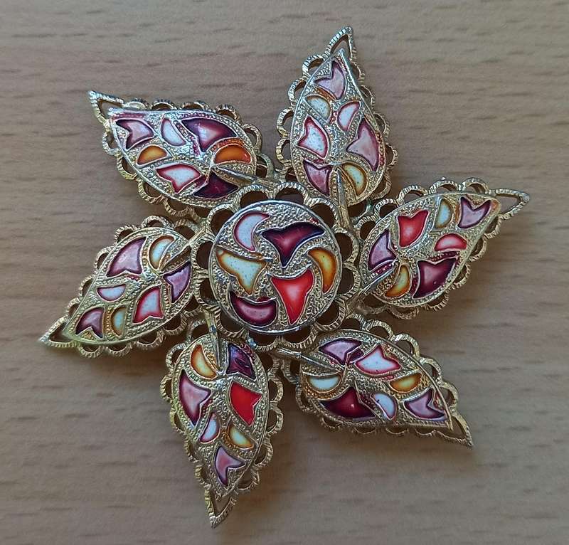 Vintage Corocraft enamel brooch from 1940s in excellent condition