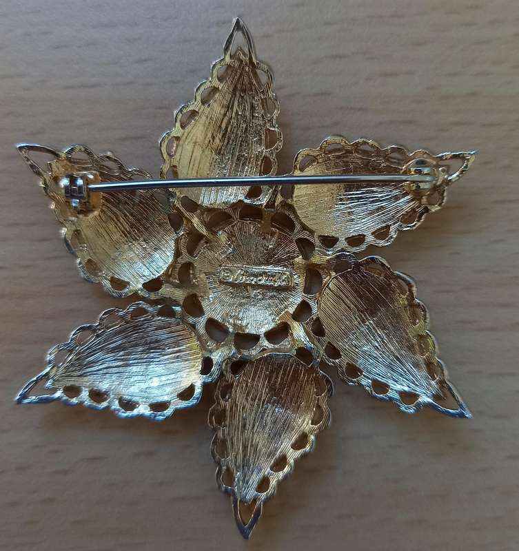 Vintage Corocraft enamel brooch from 1940s in excellent condition