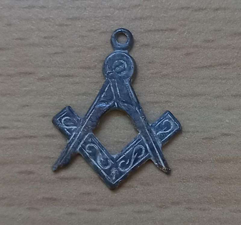 Small silver Freemason square and compass pendant