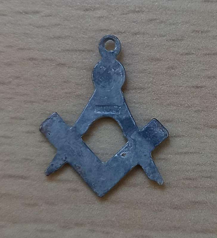 Small silver Freemason square and compass pendant