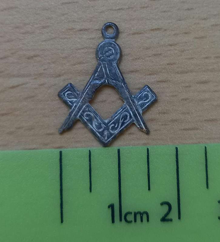 Small silver Freemason square and compass pendant