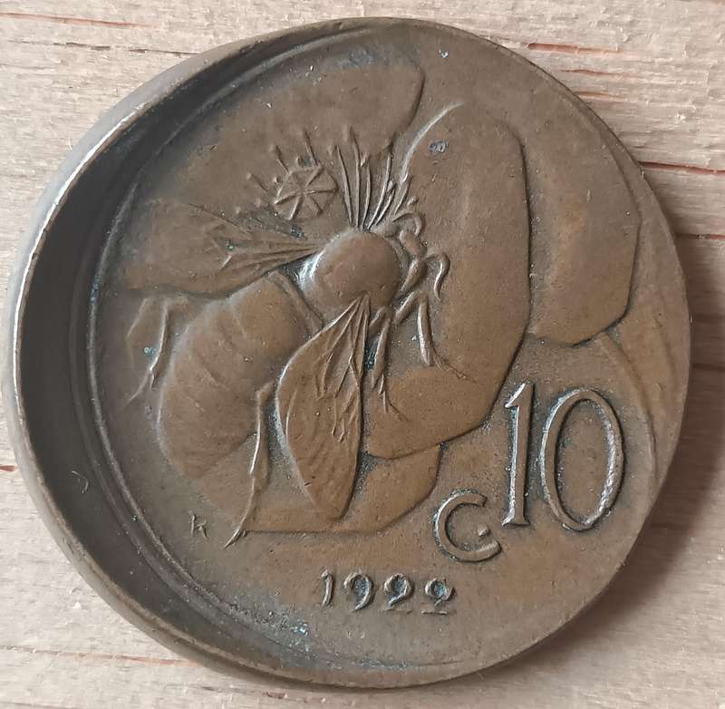 Italy 10 Centesimi 1922 off-centre error strike coin