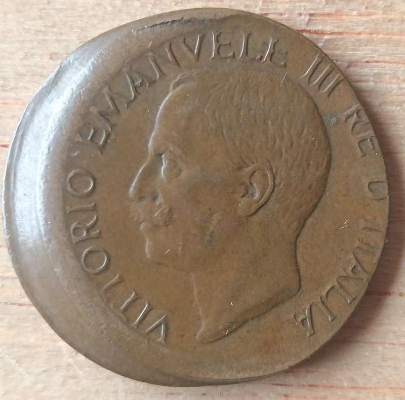 Italy 10 Centesimi 1922 off-centre error strike coin