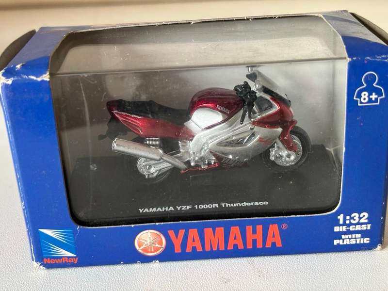 Yamaha YZF 1000R Thunderace (NewRay 1:32)