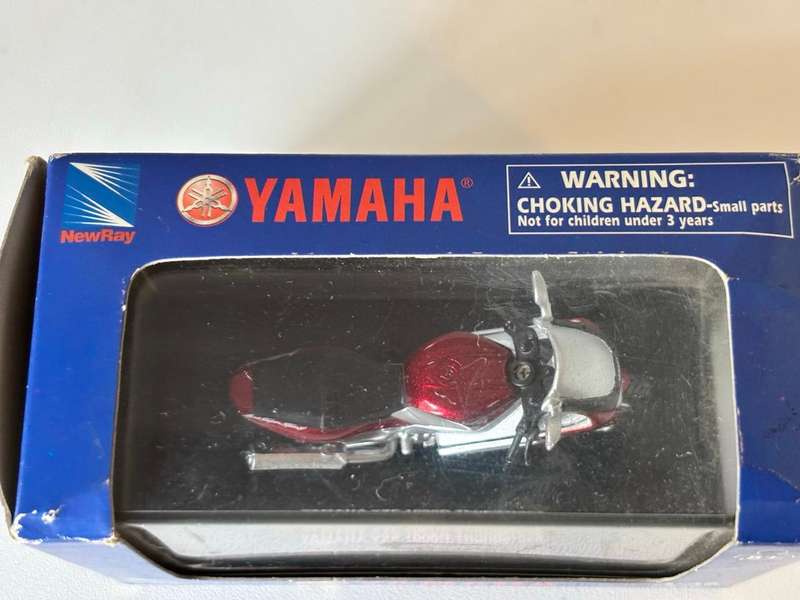 Yamaha YZF 1000R Thunderace (NewRay 1:32)