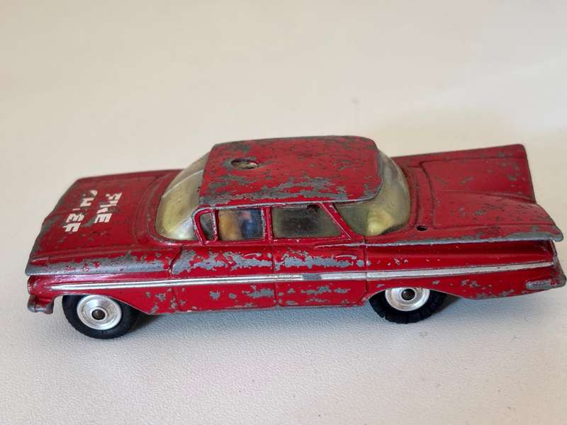 Chevrolet Impala Fire Chief #439 (Corgi +/-1:43 made in Britain)