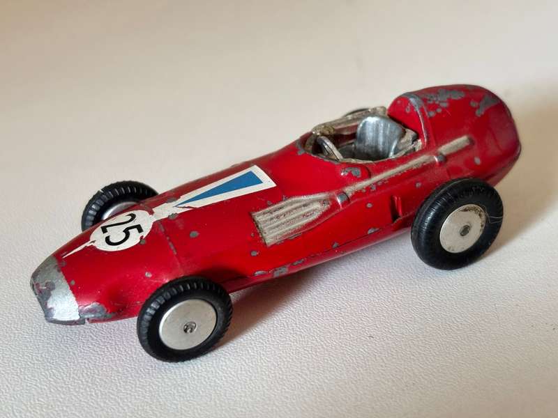 Vanwall Formula 1 #150S (Corgi +/-1:43 made in Britain)