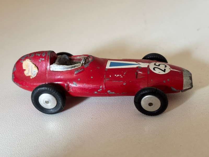Vanwall Formula 1 #150S (Corgi +/-1:43 made in Britain)