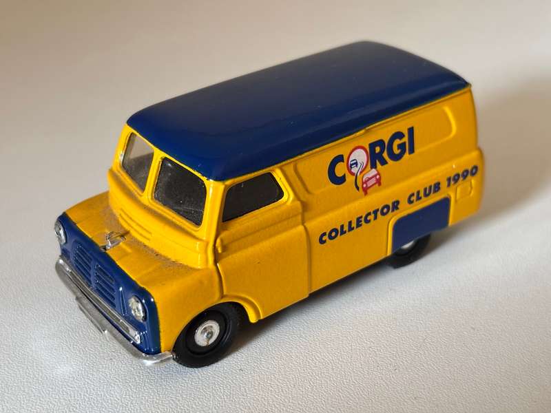 Bedford Van "Corgi Collectors Club 1990" #D981 (Corgi +/-1:43 made in Britain)