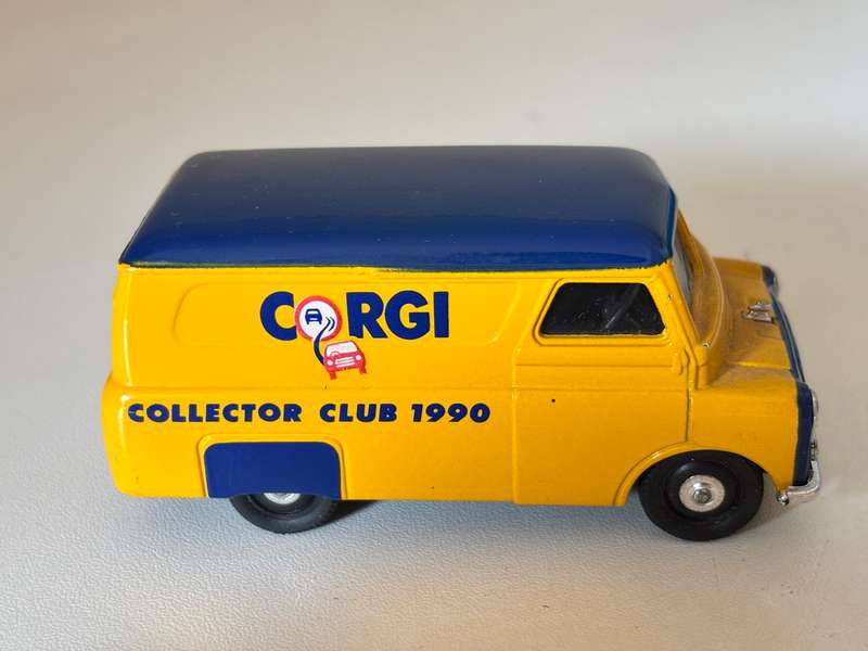 Bedford Van "Corgi Collectors Club 1990" #D981 (Corgi +/-1:43 made in Britain)