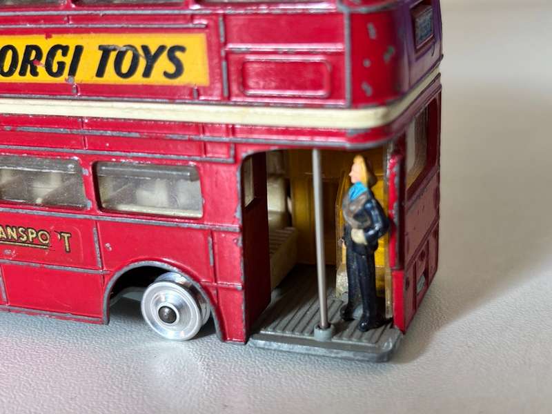 Routemaster Bus - London Transport #468 (Corgi +/-1:43 made in Britain)