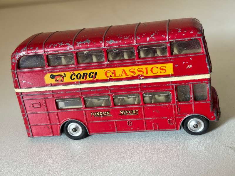 Routemaster Bus - London Transport #468 (Corgi +/-1:43 made in Britain)
