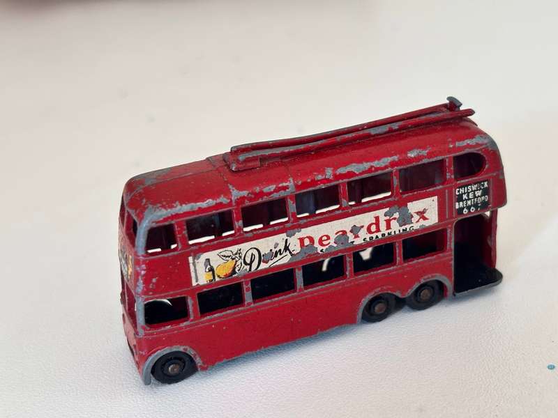 Vintage London Trolley Bus no.56 (1958 to 1965 Lesney +/-1:137 - Made in England)
