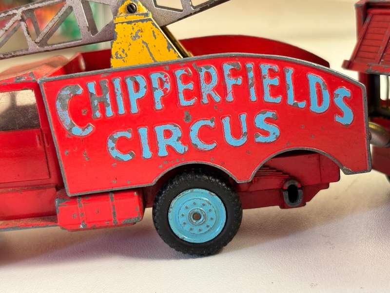 Rare Vintage Chipperfields Circus 6x6 Truck + Trailer (Corgi +/-1:43 made in Britain)