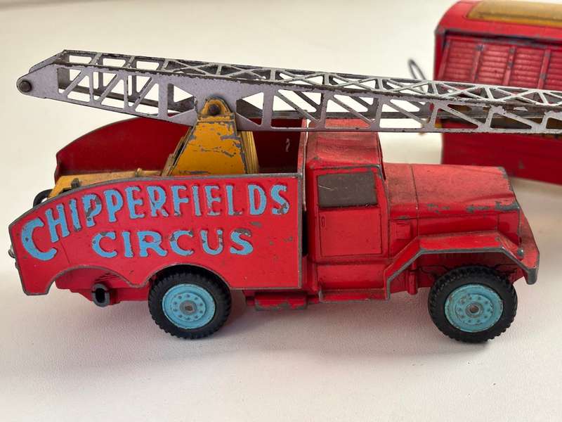 Rare Vintage Chipperfields Circus 6x6 Truck + Trailer (Corgi +/-1:43 made in Britain)