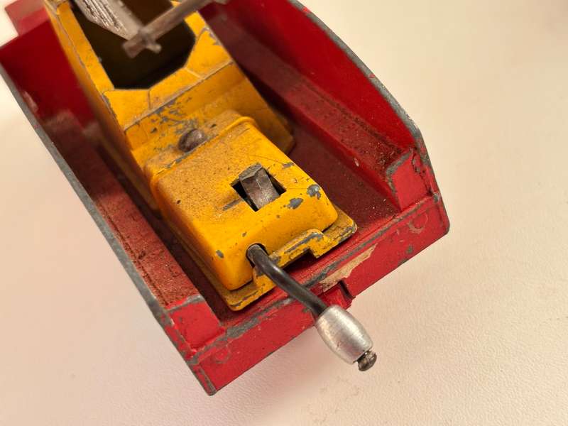 Rare Vintage Chipperfields Circus 6x6 Truck + Trailer (Corgi +/-1:43 made in Britain)