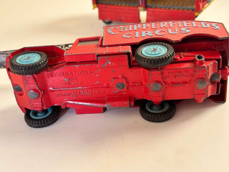 Rare Vintage Chipperfields Circus 6x6 Truck + Trailer (Corgi +/-1:43 made in Britain)