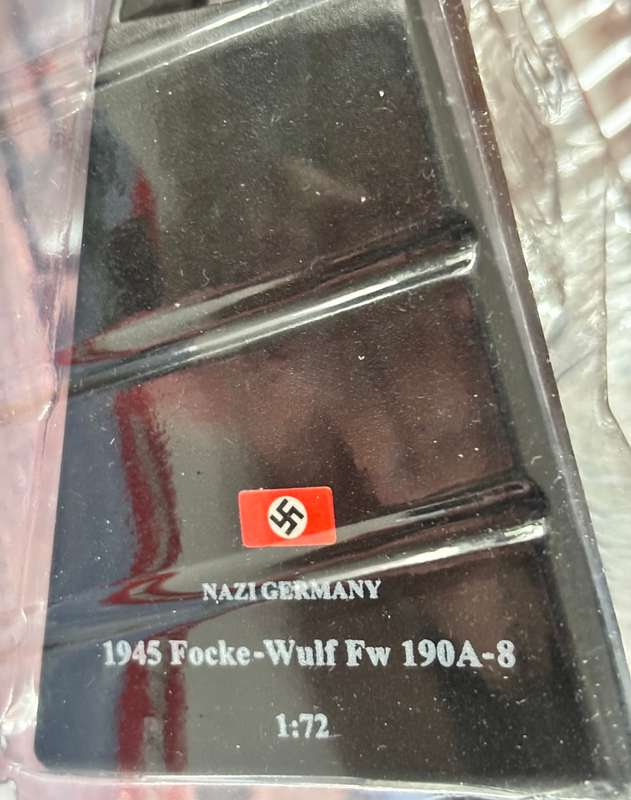 Focke-Wulf FW190A-8, 1945 (1:72 model with mag - Fighter Aircraft Collection)
