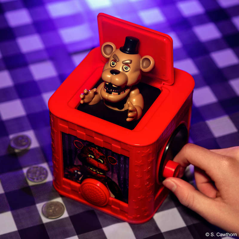 FUNKO GAMES FIVE NIGHTS AT FREDDYS SCARE-IN-THE-BOX GAME