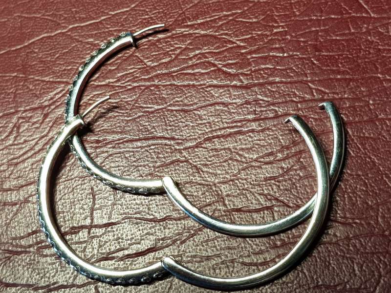 Lovely Genuine Solid Sterling Silver Earrings in Very Good Condition - [11 g]