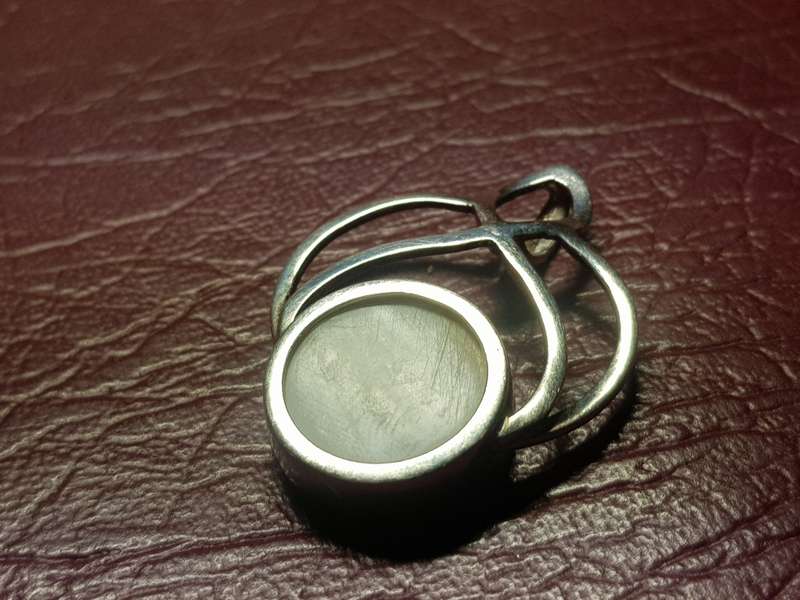 Lovely Genuine Solid Sterling Silver Pendant With Mother Of Pearl in Very Good Condition - [5,9 g]