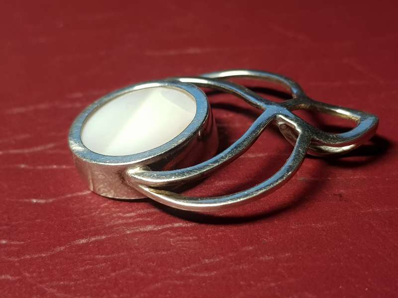 Lovely Genuine Solid Sterling Silver Pendant With Mother Of Pearl in Very Good Condition - [5,9 g]