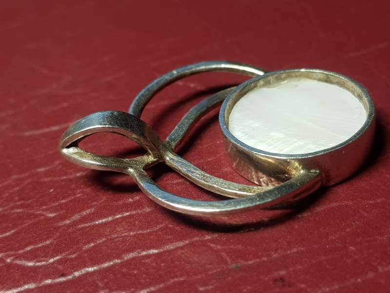 Lovely Genuine Solid Sterling Silver Pendant With Mother Of Pearl in Very Good Condition - [5,9 g]
